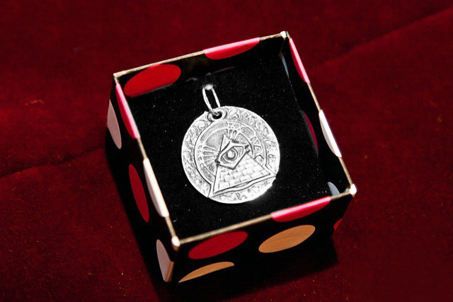 Фото Подвес пирамида в коробочке